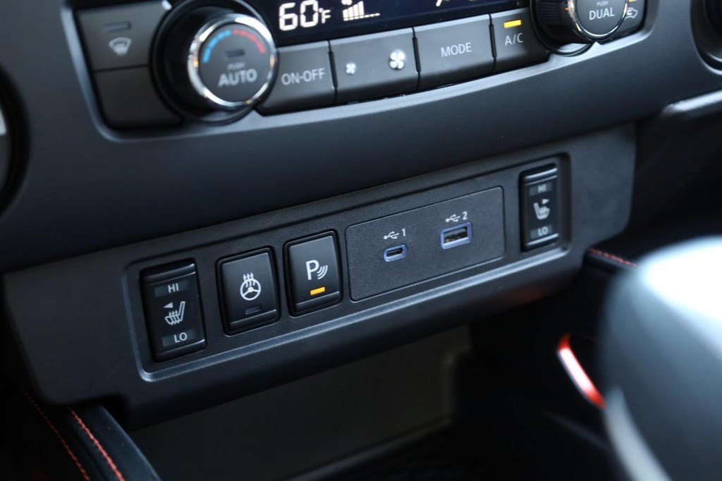 Nissan Frontier Vehicle Image 14