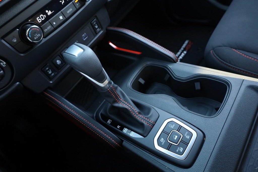 Nissan Frontier Vehicle Image 16