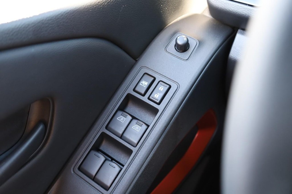 Nissan Frontier Vehicle Image 18