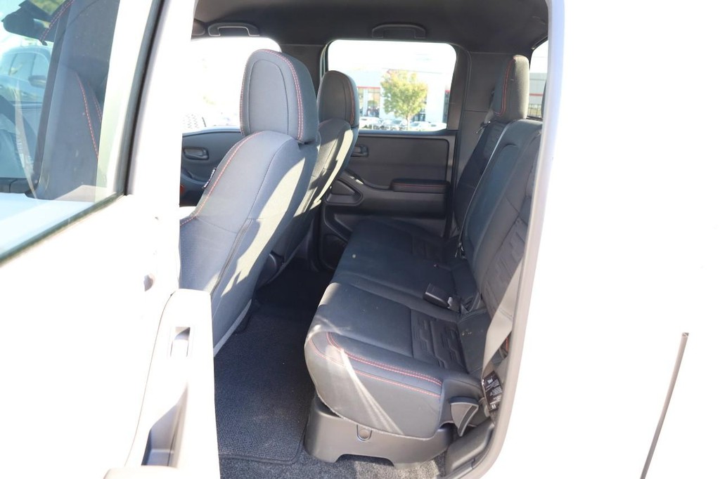 Nissan Frontier Vehicle Image 21
