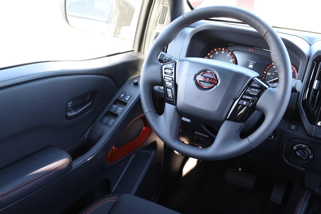Nissan Frontier Vehicle Image 24