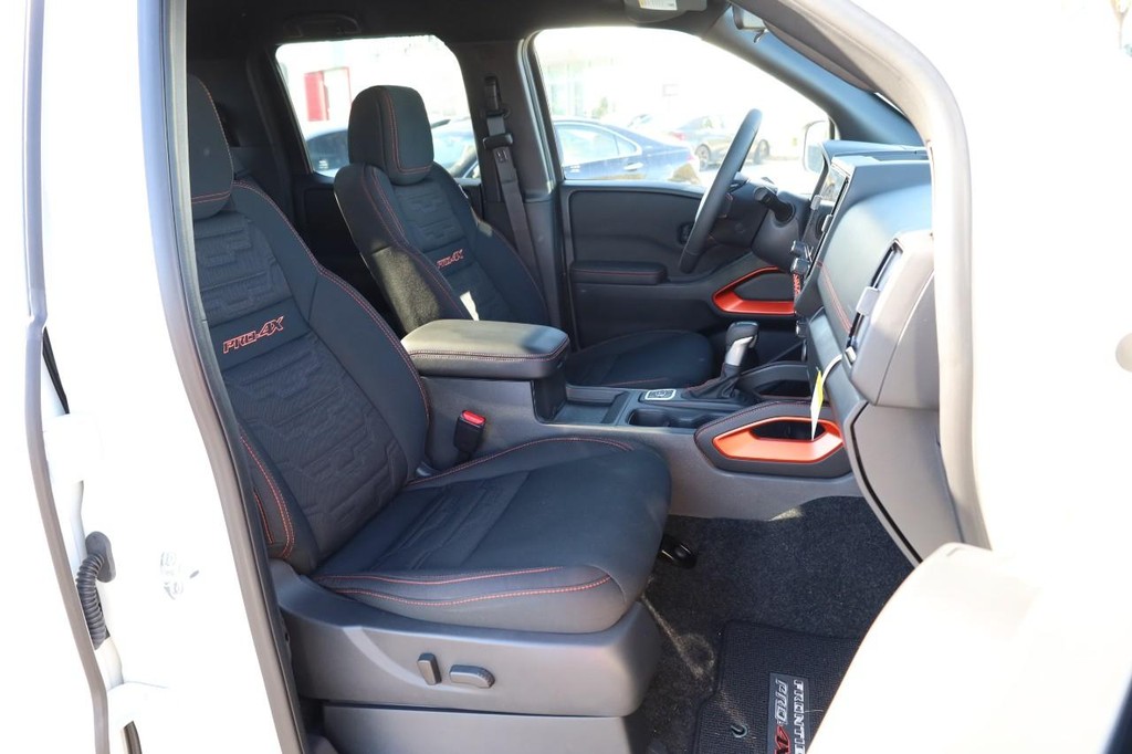 Nissan Frontier Vehicle Image 25