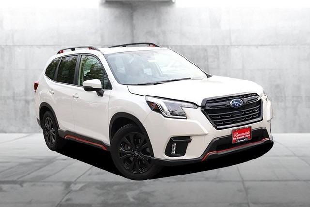 Subaru Forester Vehicle Full-screen Gallery Image 2