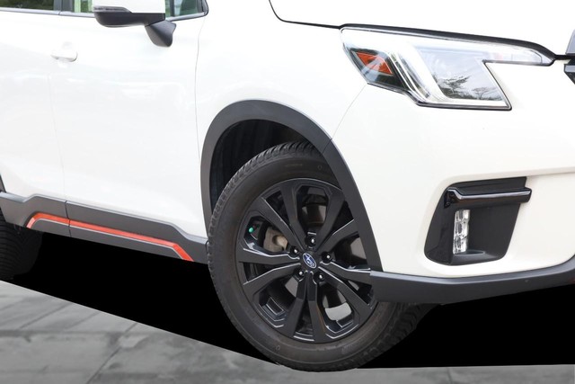 Subaru Forester Vehicle Full-screen Gallery Image 3