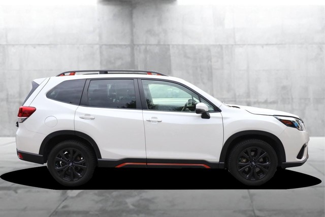 Subaru Forester Vehicle Full-screen Gallery Image 5