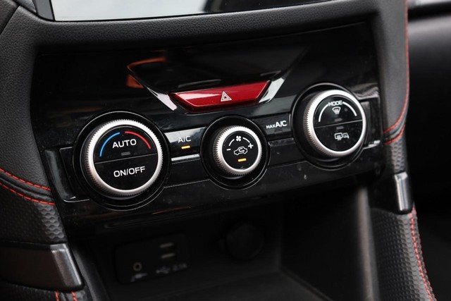 Subaru Forester Vehicle Full-screen Gallery Image 16