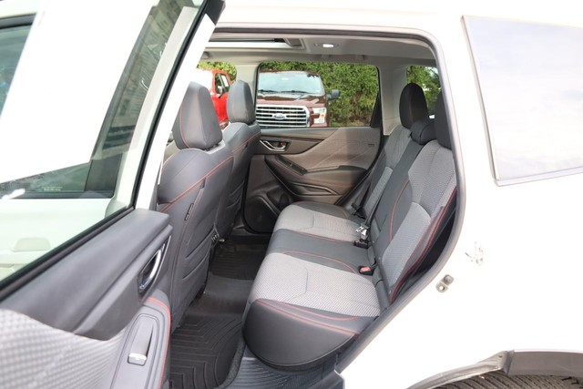 Subaru Forester Vehicle Full-screen Gallery Image 23