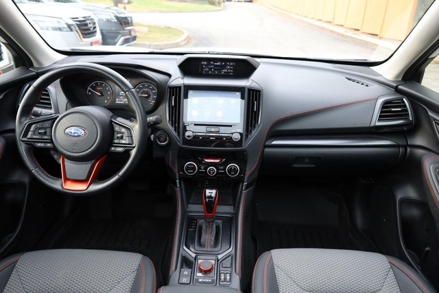 Subaru Forester Vehicle Full-screen Gallery Image 25