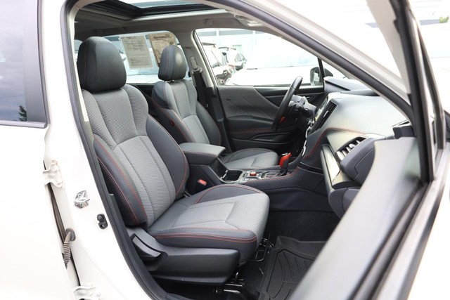 Subaru Forester Vehicle Full-screen Gallery Image 27