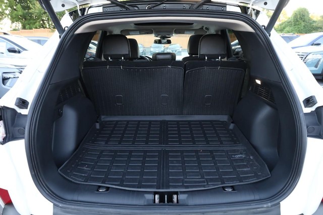 Ford Escape Vehicle Full-screen Gallery Image 07