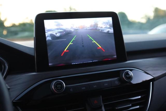 Ford Escape Vehicle Full-screen Gallery Image 15