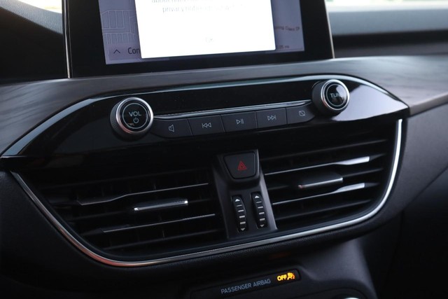 Ford Escape Vehicle Full-screen Gallery Image 16