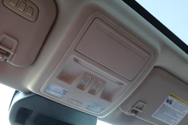 Ford Escape Vehicle Full-screen Gallery Image 20