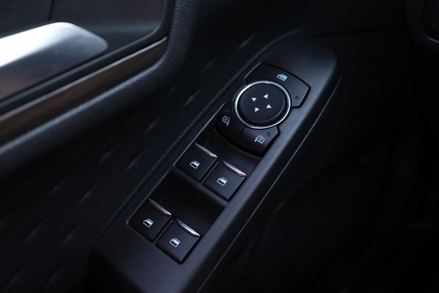 Ford Escape Vehicle Full-screen Gallery Image 21