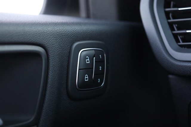 Ford Escape Vehicle Full-screen Gallery Image 23