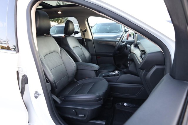 Ford Escape Vehicle Full-screen Gallery Image 29