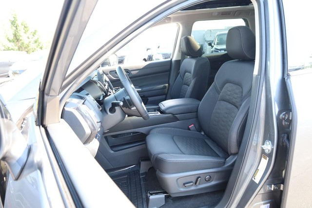 2025 Nissan Pathfinder SV - Photo 10