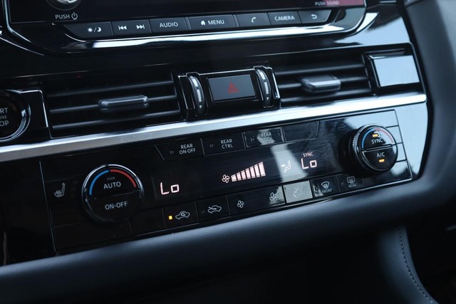 2025 Nissan Pathfinder SV - Photo 17