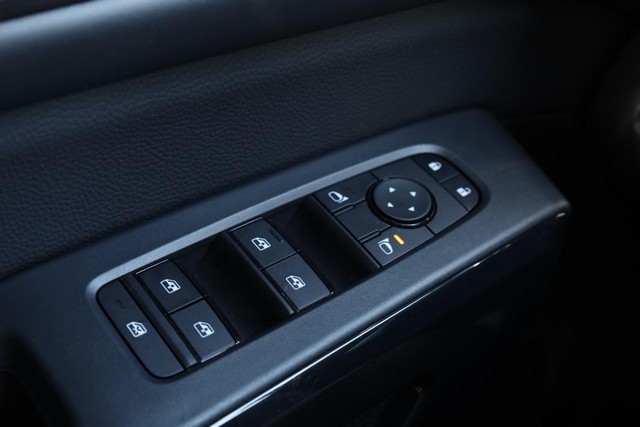 2025 Nissan Pathfinder SV - Photo 21