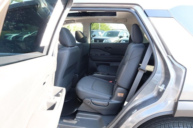 2025 Nissan Pathfinder SV - Photo 24