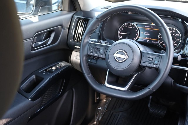 2025 Nissan Pathfinder SV - Photo 27