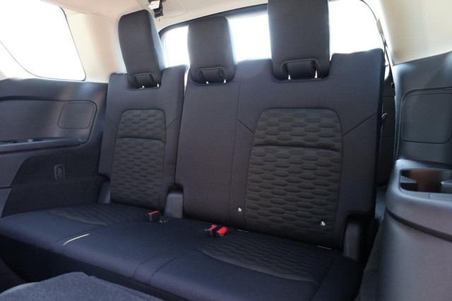 2025 Nissan Pathfinder SV - Photo 28