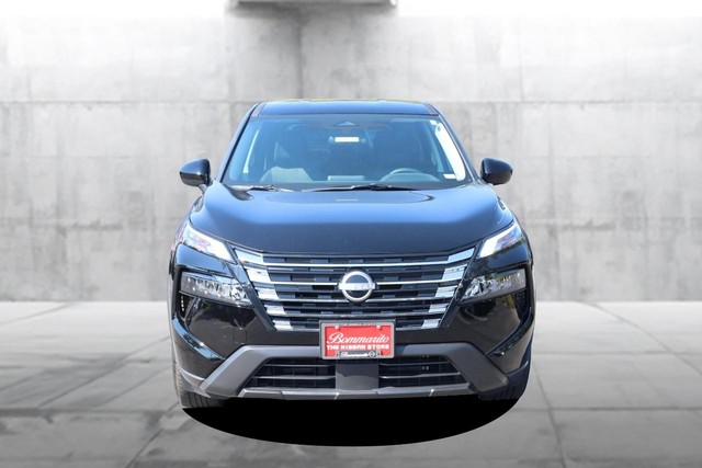 Nissan Rogue Vehicle Image 04