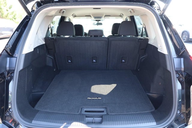 Nissan Rogue Vehicle Image 07
