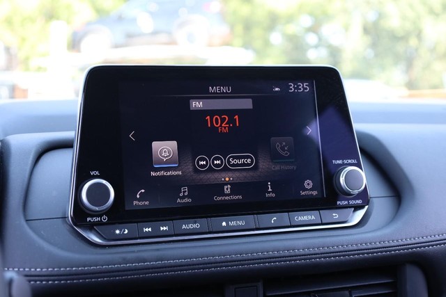Nissan Rogue Vehicle Image 11