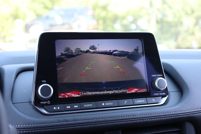 Nissan Rogue Vehicle Image 12