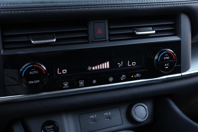 Nissan Rogue Vehicle Image 13