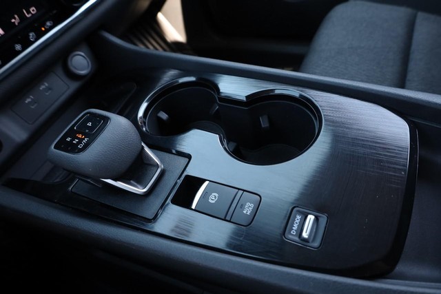 Nissan Rogue Vehicle Image 15