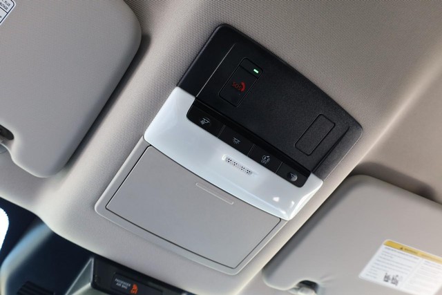 Nissan Rogue Vehicle Image 16