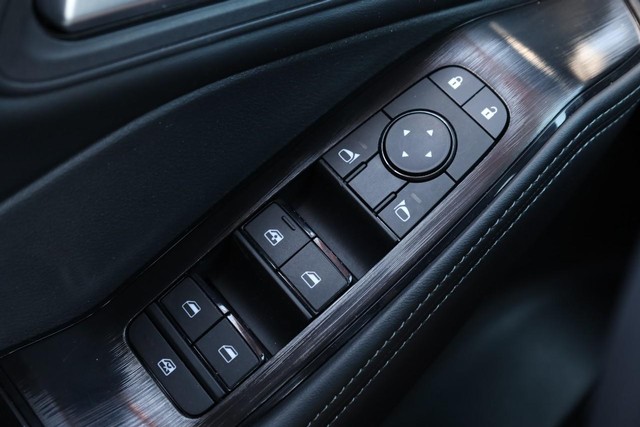 Nissan Rogue Vehicle Image 17