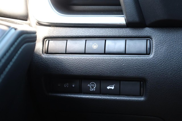 Nissan Rogue Vehicle Image 18