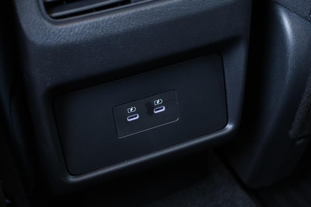 Nissan Rogue Vehicle Image 21