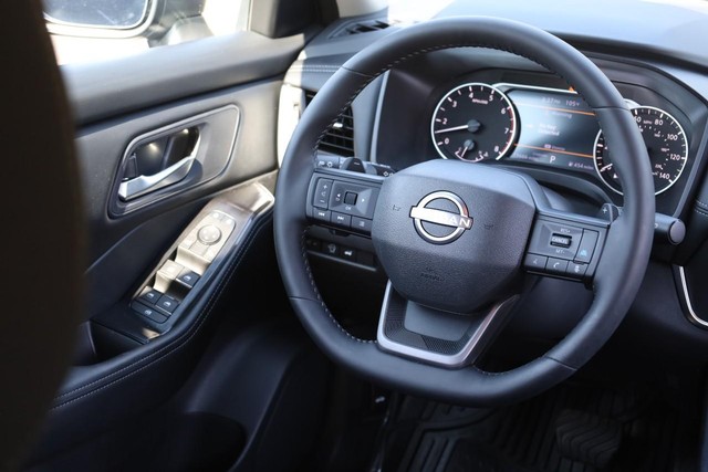 Nissan Rogue Vehicle Image 23