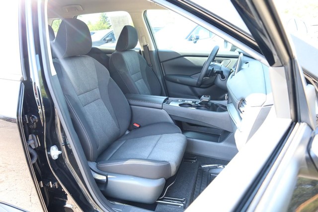 Nissan Rogue Vehicle Image 24