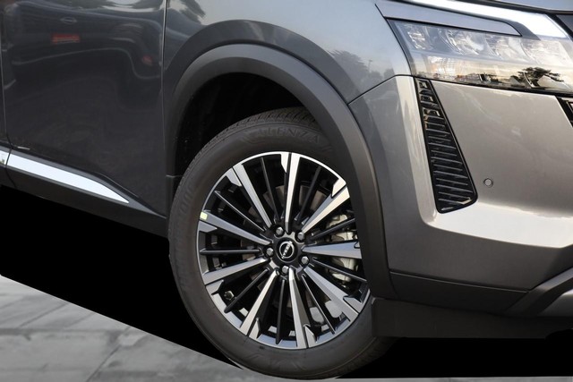 Nissan Pathfinder Vehicle Full-screen Gallery Image 3
