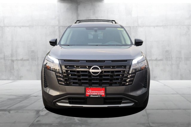 Nissan Pathfinder Vehicle Full-screen Gallery Image 4