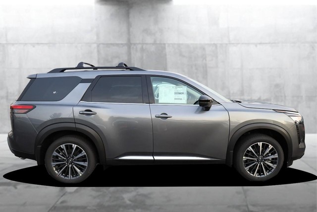 Nissan Pathfinder Vehicle Full-screen Gallery Image 5