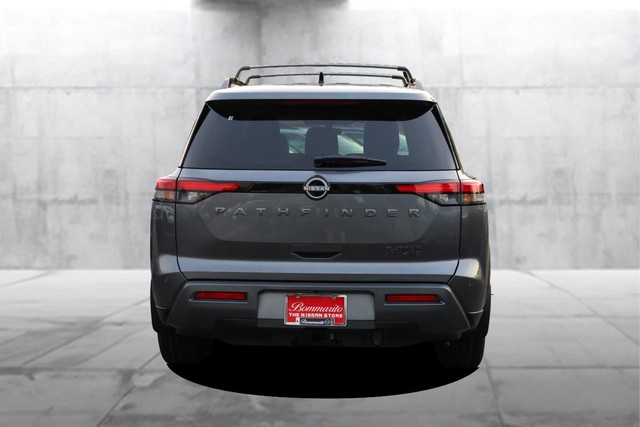 Nissan Pathfinder Vehicle Full-screen Gallery Image 6