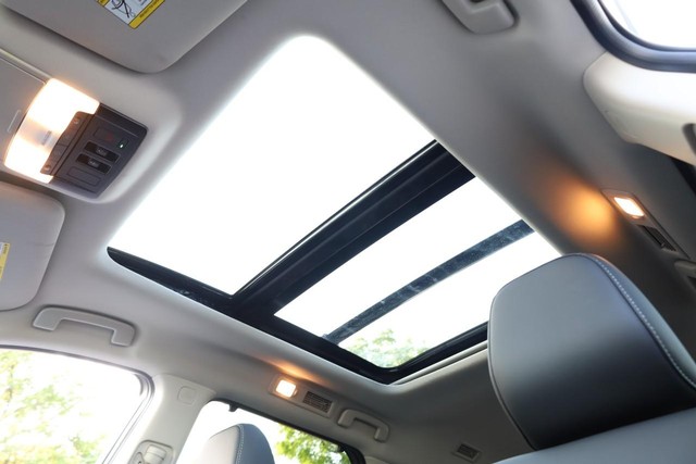 Nissan Pathfinder Vehicle Full-screen Gallery Image 11