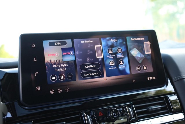 Nissan Pathfinder Vehicle Full-screen Gallery Image 15