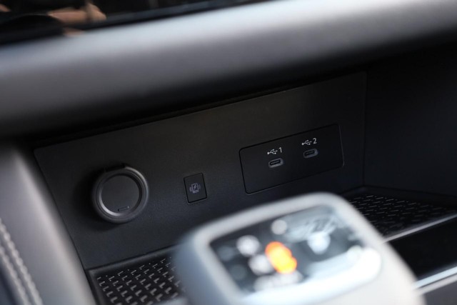 Nissan Pathfinder Vehicle Full-screen Gallery Image 18