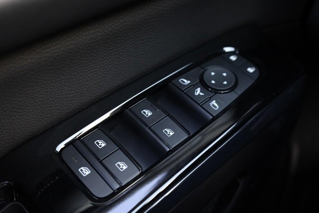 Nissan Pathfinder Vehicle Full-screen Gallery Image 21