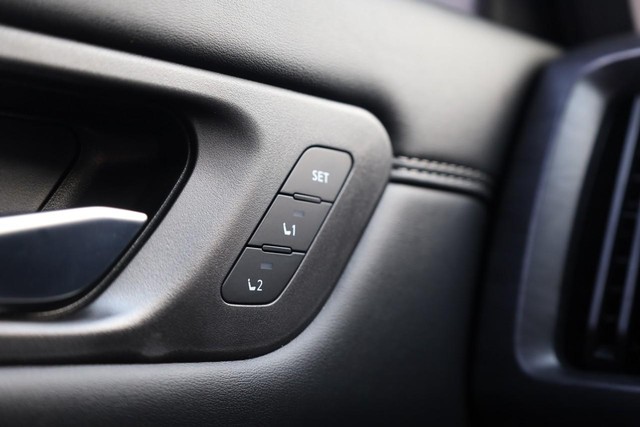 Nissan Pathfinder Vehicle Full-screen Gallery Image 22