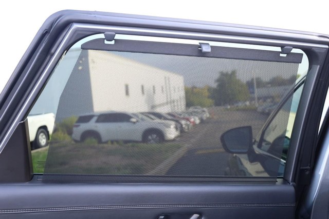 Nissan Pathfinder Vehicle Full-screen Gallery Image 26