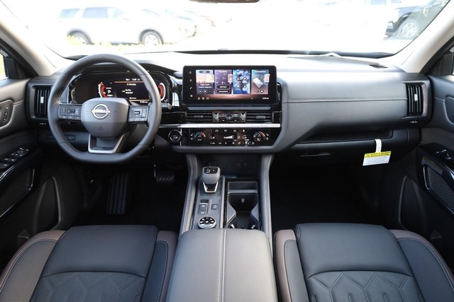 Nissan Pathfinder Vehicle Full-screen Gallery Image 28
