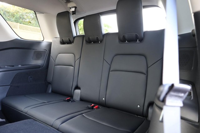 Nissan Pathfinder Vehicle Full-screen Gallery Image 30